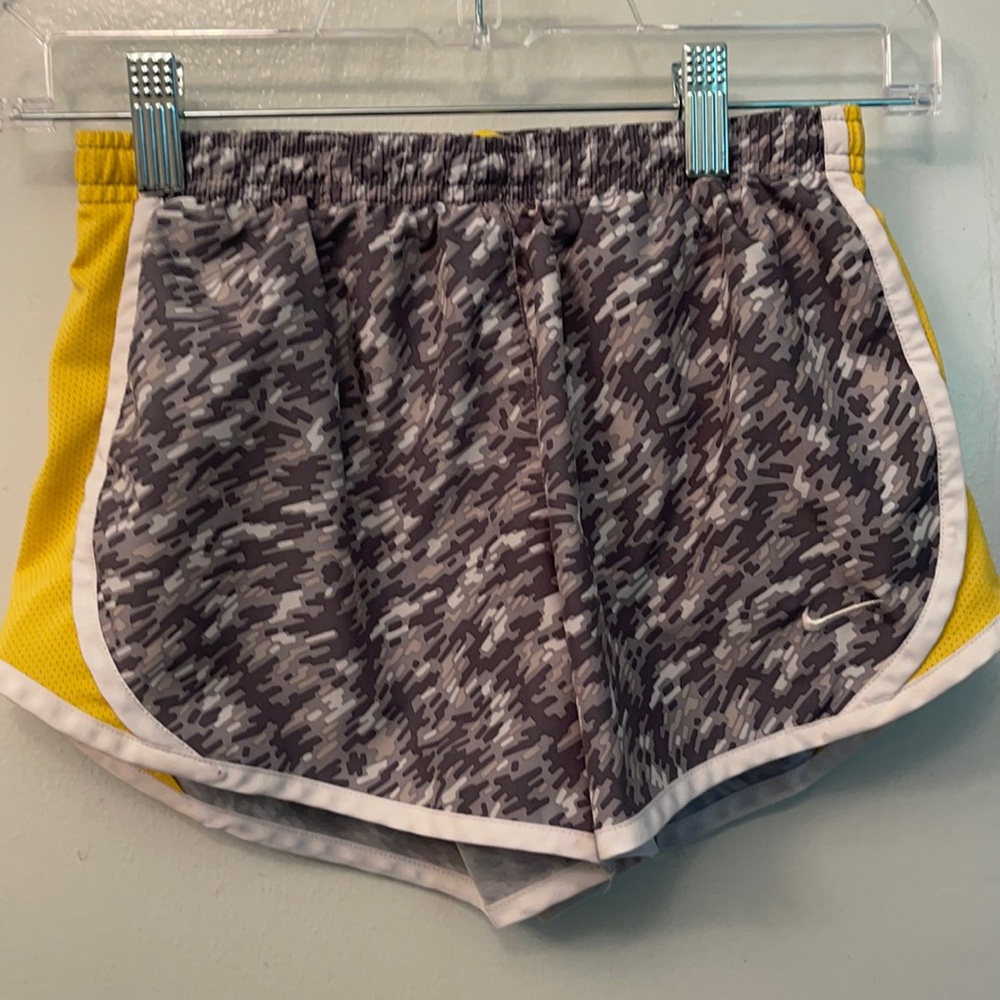 Nike Dri-Fit Tempo Shorts Size Medium